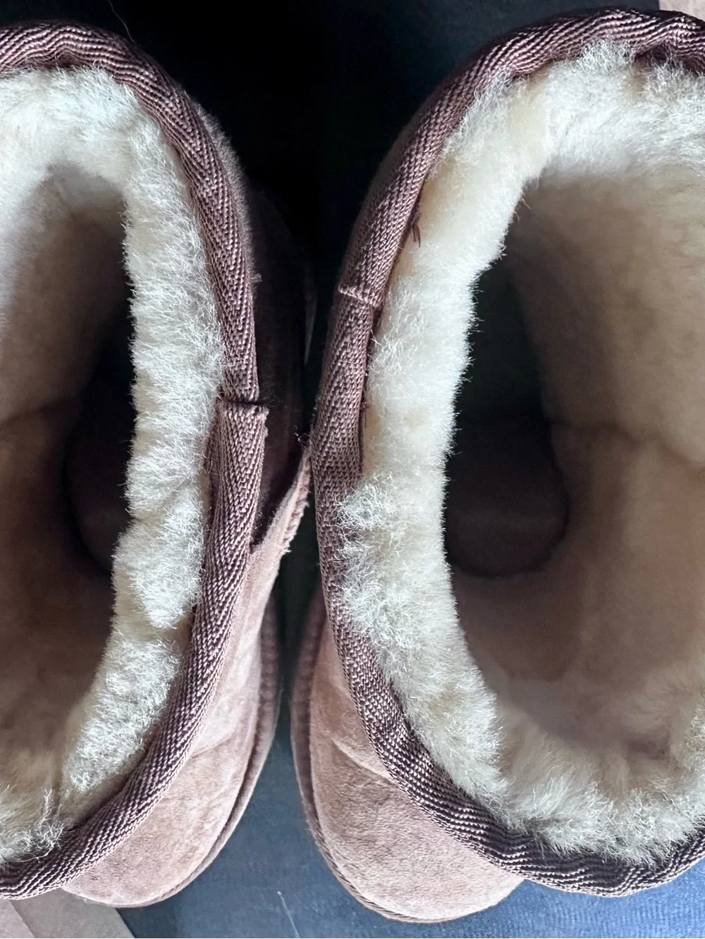 UGG Kids Classic II Chestnut Boots Size 6 Youth w/ Box